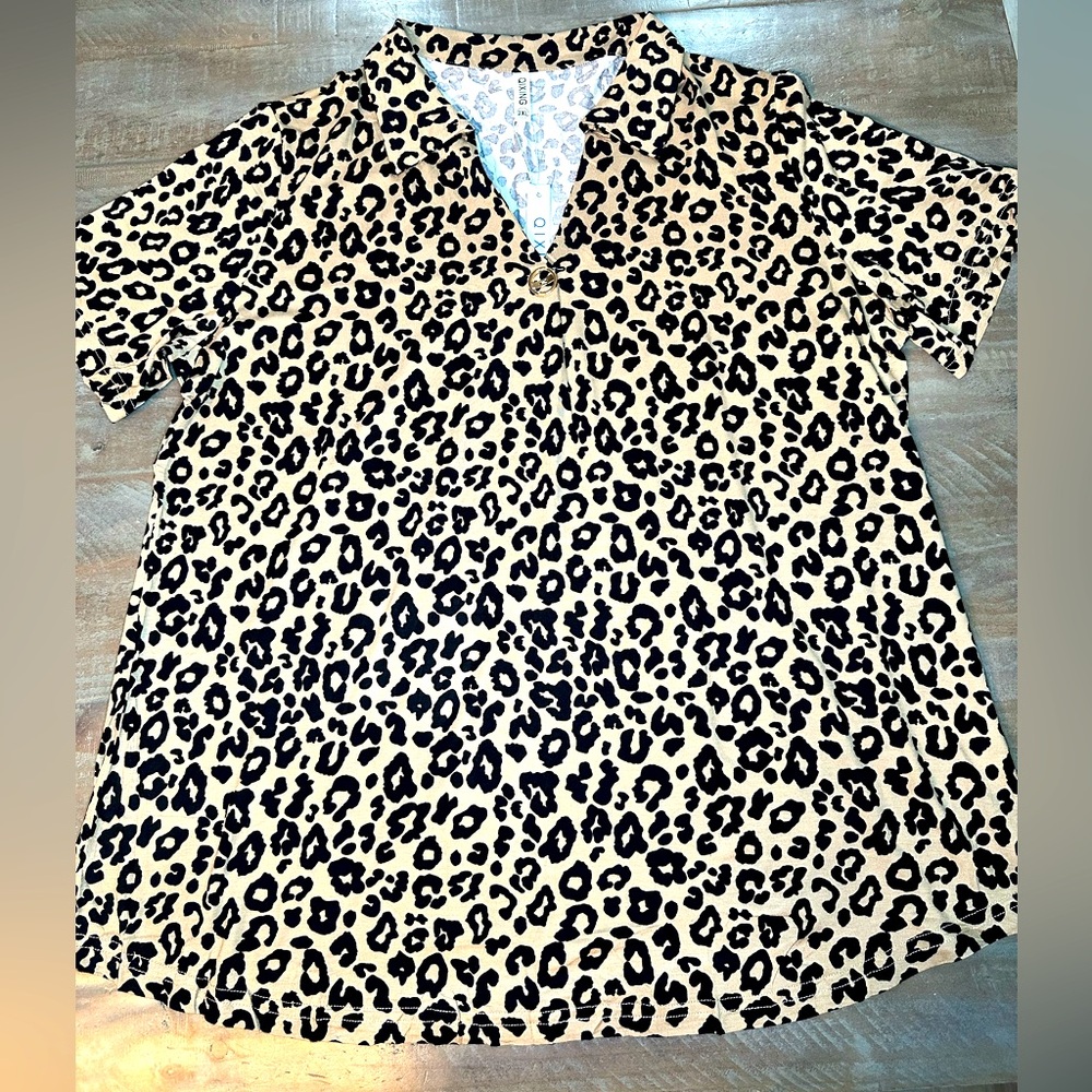 ⭐️Leopard print women’s V-neck top with gold button detail